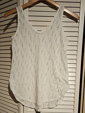 Soprano White V-Neck Tank Top With Cutouts XS